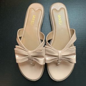 vaneli iggie flat sandal